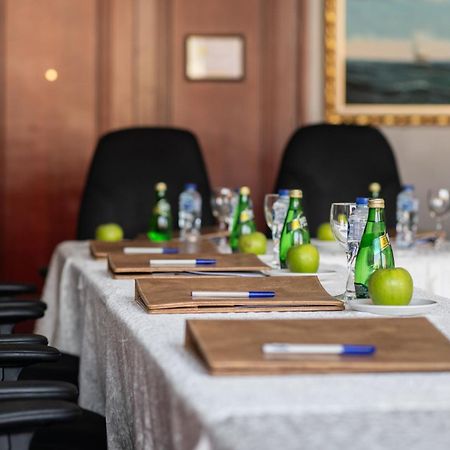 Warwick Al Jubail Hotel Екстериор снимка