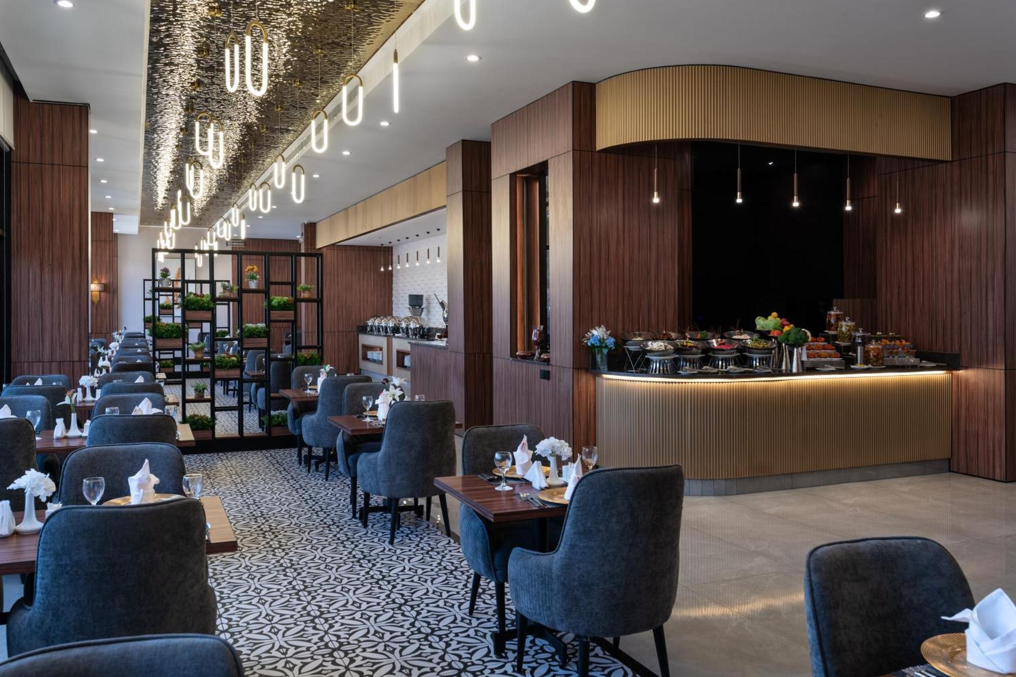 Warwick Al Jubail Hotel Екстериор снимка