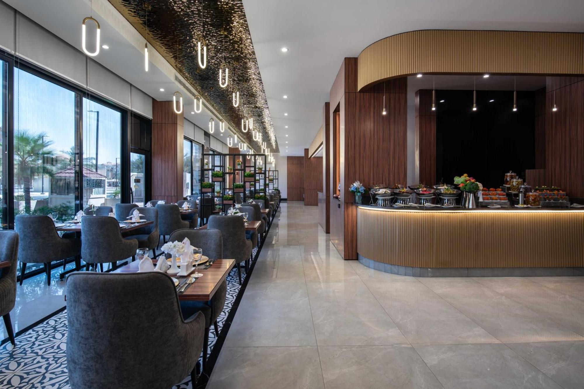 Warwick Al Jubail Hotel Екстериор снимка