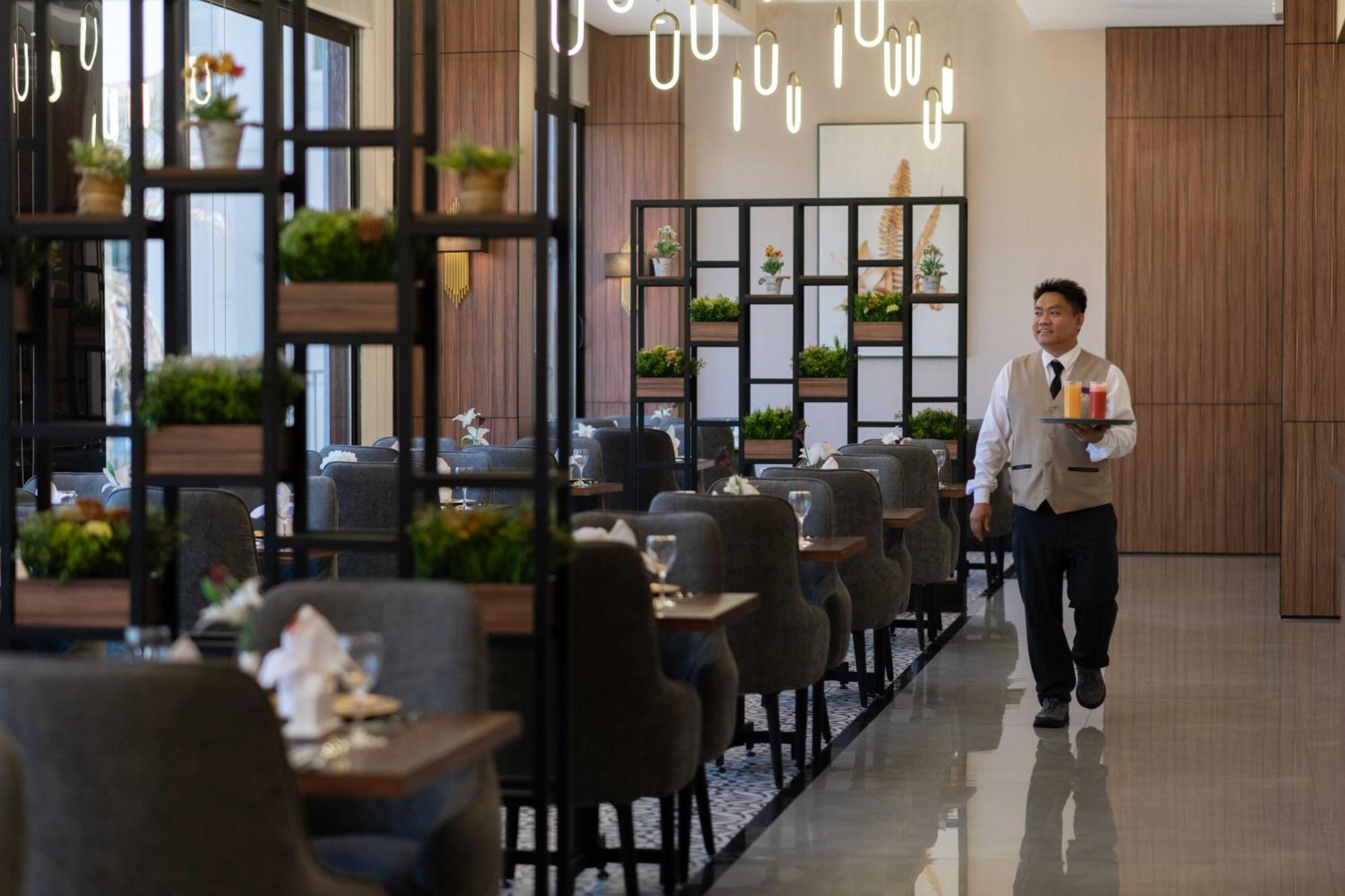 Warwick Al Jubail Hotel Екстериор снимка