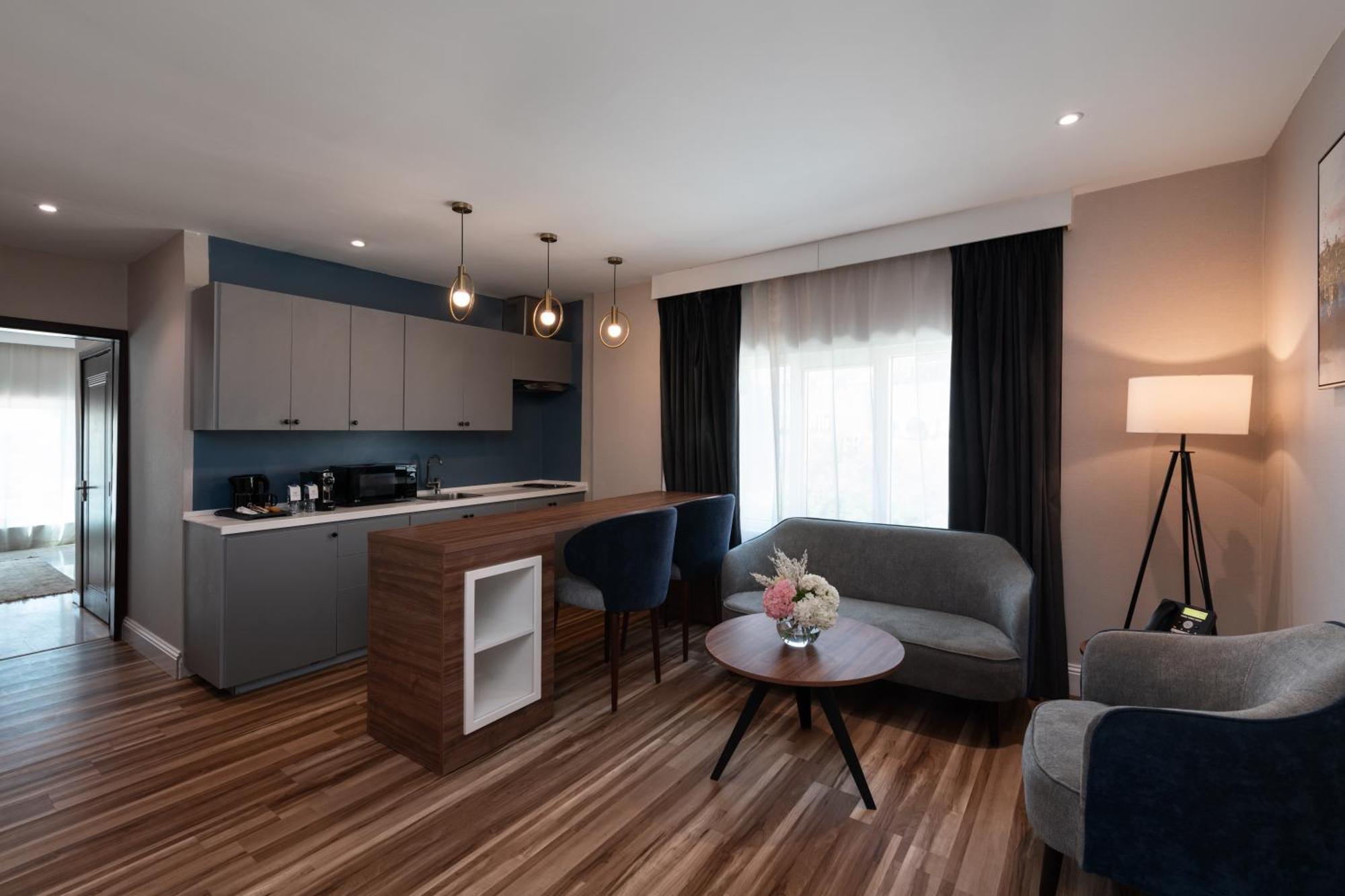 Warwick Al Jubail Hotel Екстериор снимка