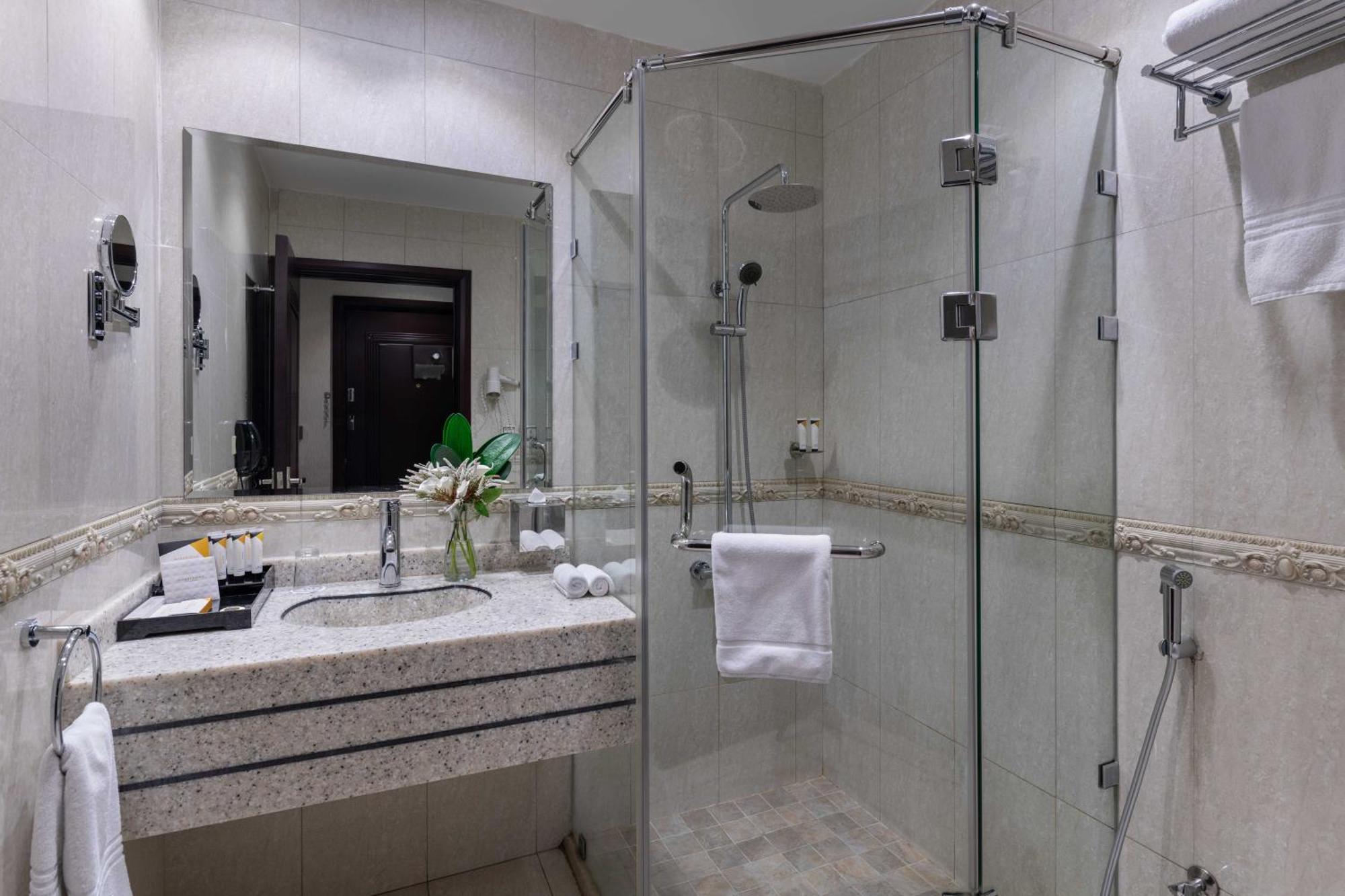 Warwick Al Jubail Hotel Екстериор снимка