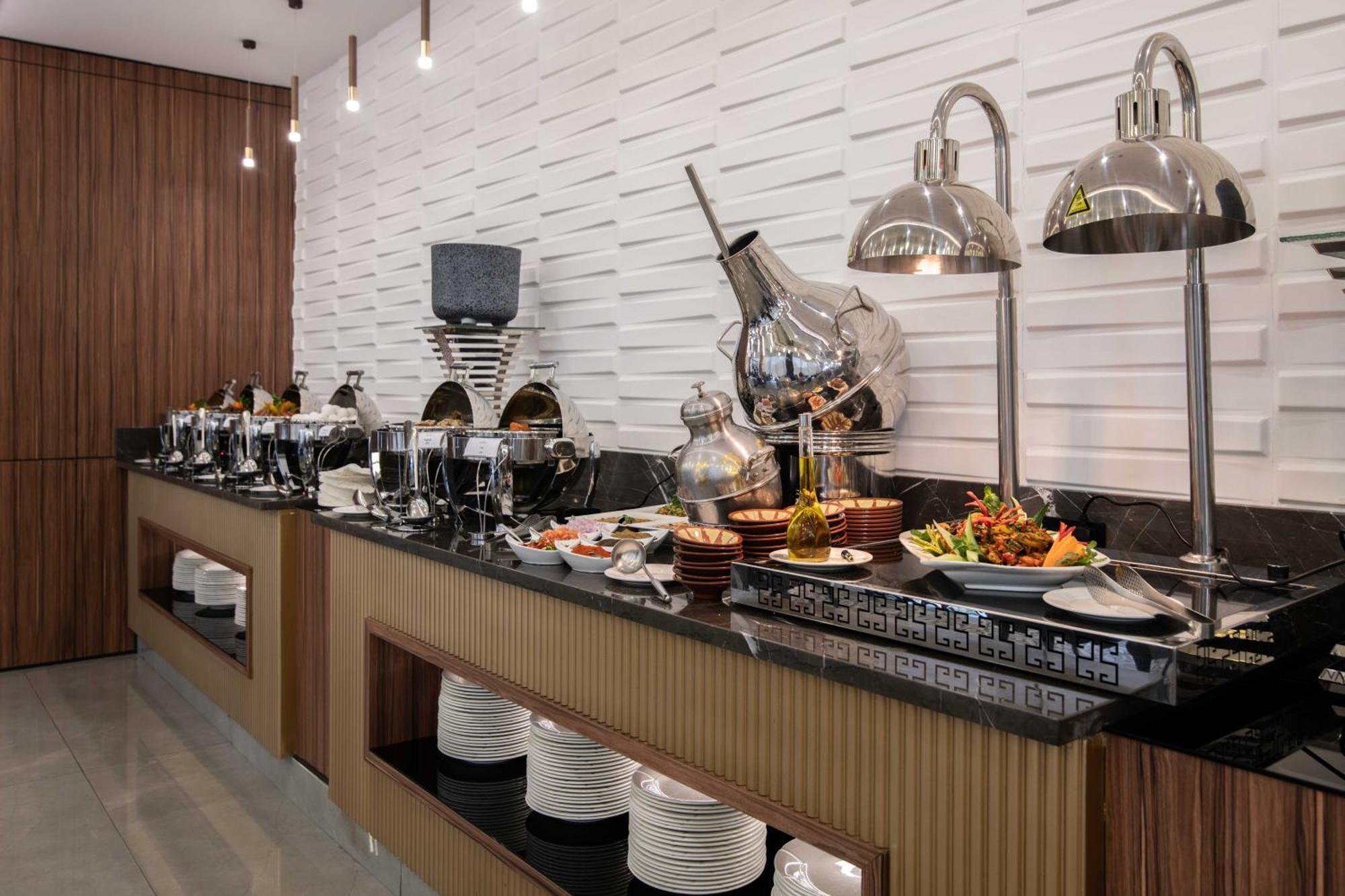 Warwick Al Jubail Hotel Екстериор снимка
