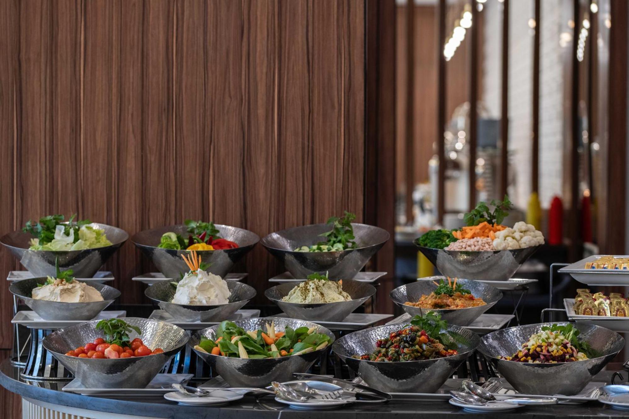 Warwick Al Jubail Hotel Екстериор снимка